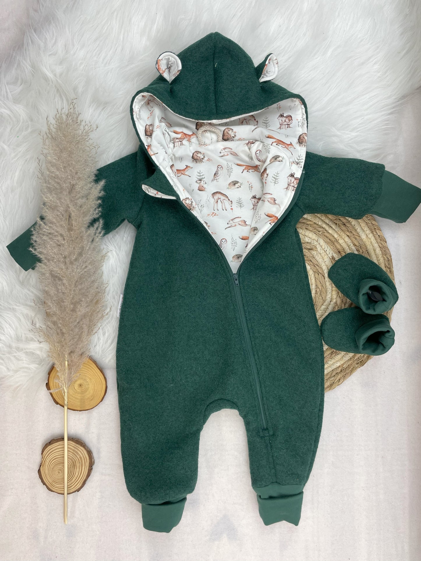 Wollwalkoveral grün Waldtiere braun