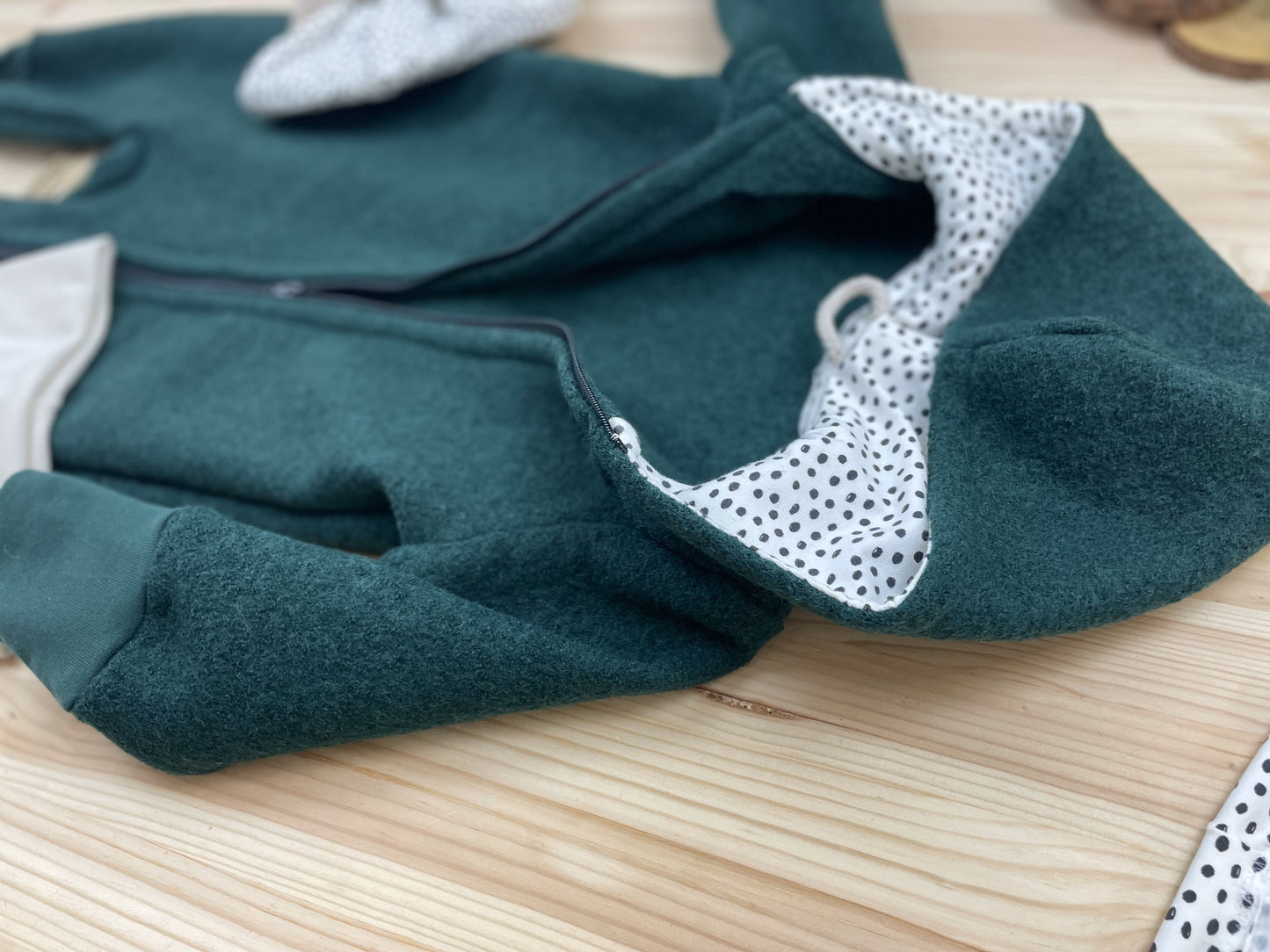 Wolllwalkoverall ungefüttert grüne punkte weiß